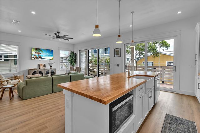 2215 AVENUE C, Bradenton Beach, FL 34217