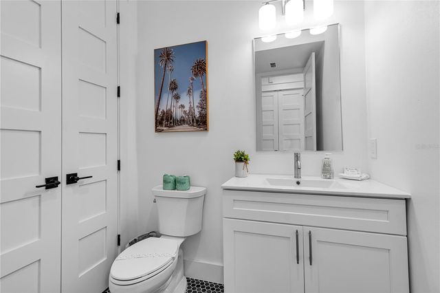 2215 AVENUE C, Bradenton Beach, FL 34217
