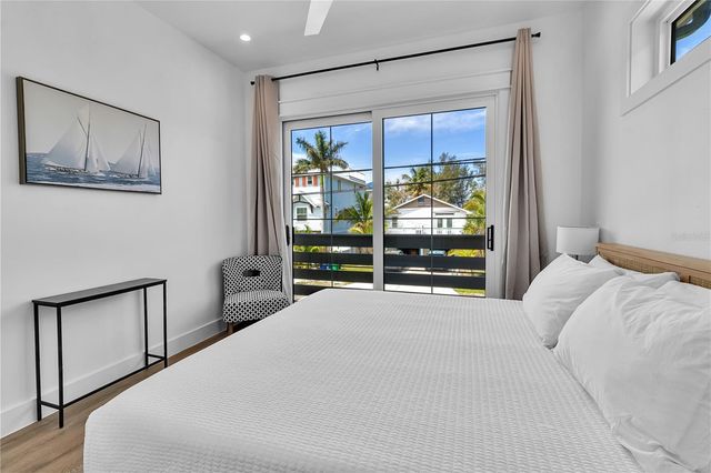 2215 AVENUE C, Bradenton Beach, FL 34217