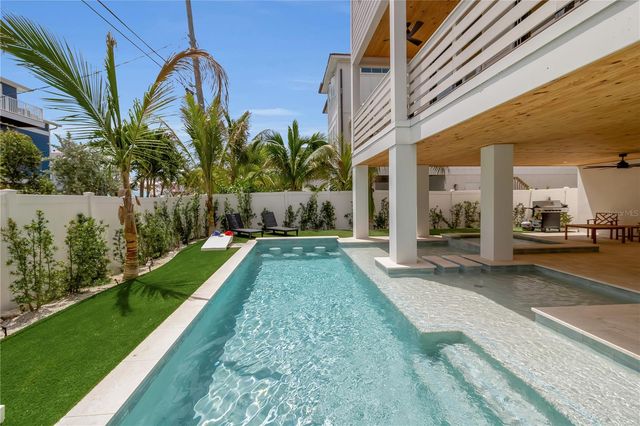 2215 AVENUE C, Bradenton Beach, FL 34217
