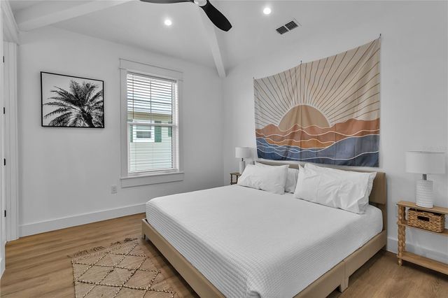 2215 AVENUE C, Bradenton Beach, FL 34217