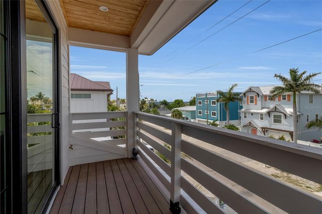 2215 AVENUE C, Bradenton Beach, FL 34217