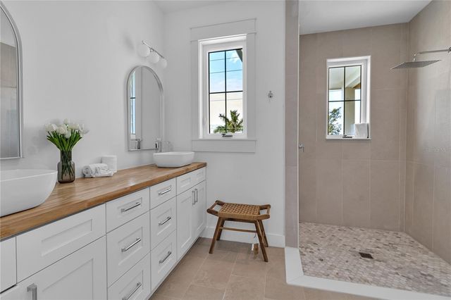 2215 AVENUE C, Bradenton Beach, FL 34217