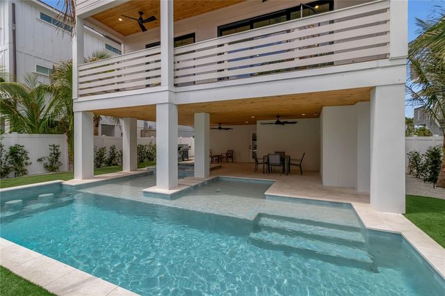 2215 AVENUE C, Bradenton Beach, FL 34217