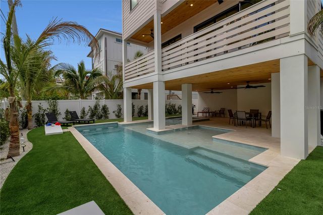 2215 AVENUE C, Bradenton Beach, FL 34217
