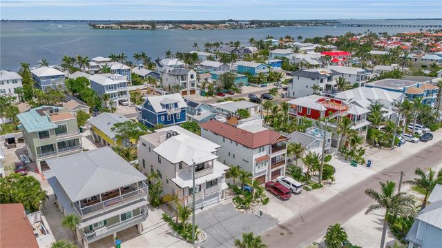 2215 AVENUE C, Bradenton Beach, FL 34217