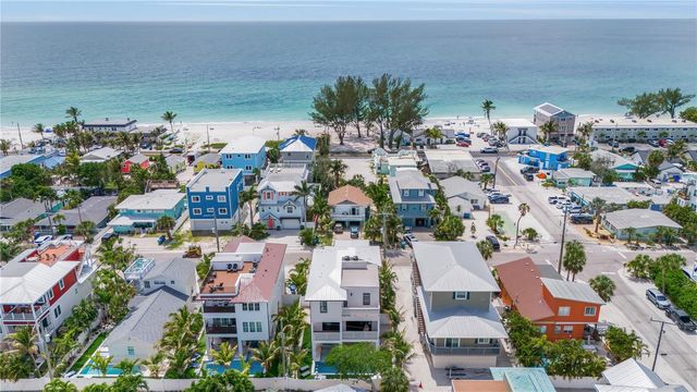 2215 AVENUE C, Bradenton Beach, FL 34217