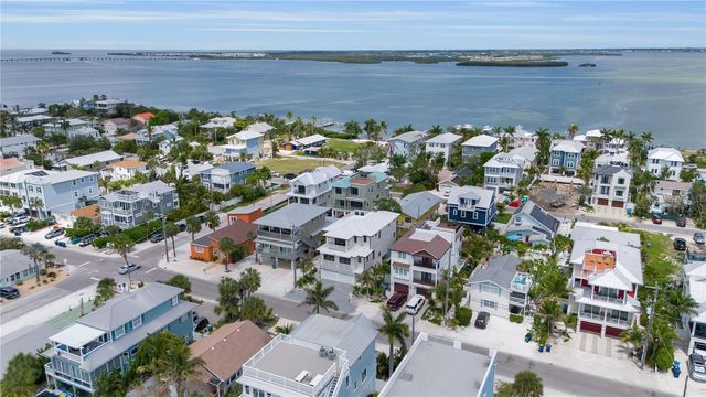 2215 AVENUE C, Bradenton Beach, FL 34217
