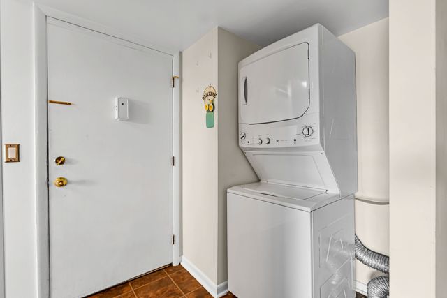 5503 Lakeside Drive 1C, Lisle, IL 60532
