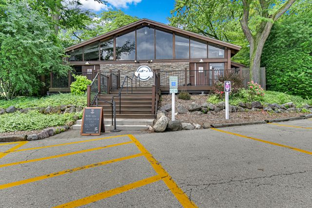 5503 Lakeside Drive 1C, Lisle, IL 60532