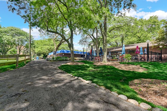 5503 Lakeside Drive 1C, Lisle, IL 60532