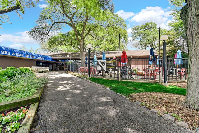 5503 Lakeside Drive 1C, Lisle, IL 60532