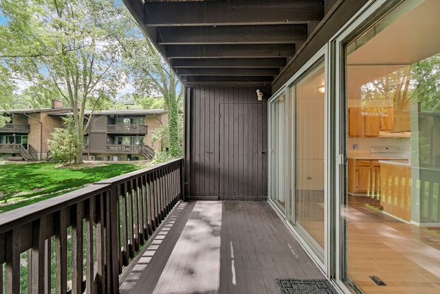 5503 Lakeside Drive 1C, Lisle, IL 60532