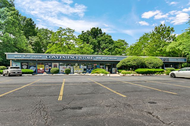 5503 Lakeside Drive 1C, Lisle, IL 60532