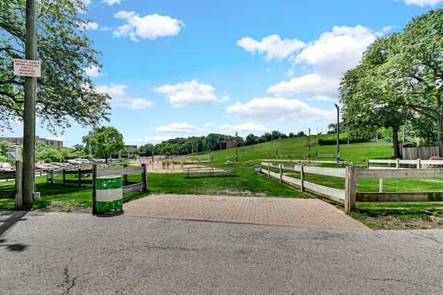 5503 Lakeside Drive 1C, Lisle, IL 60532