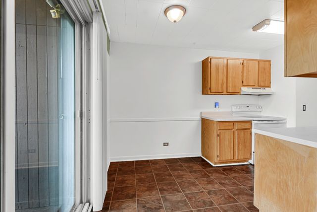 5503 Lakeside Drive 1C, Lisle, IL 60532