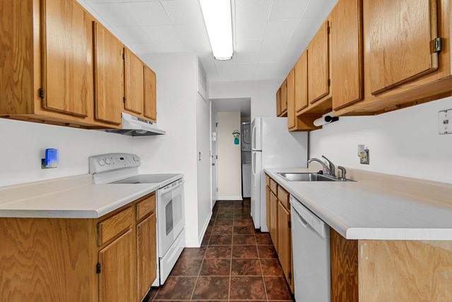 5503 Lakeside Drive 1C, Lisle, IL 60532