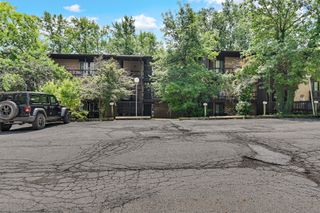 5503 Lakeside Drive 1C, Lisle, IL 60532