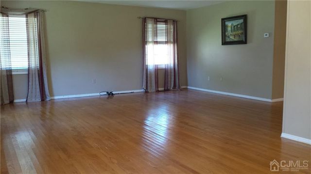 1 Tripplet Road, Franklin, NJ 08873