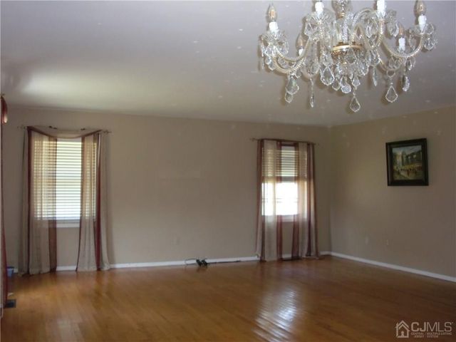 1 Tripplet Road, Franklin, NJ 08873