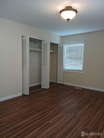 1 Tripplet Road, Franklin, NJ 08873