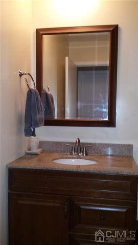 1 Tripplet Road, Franklin, NJ 08873