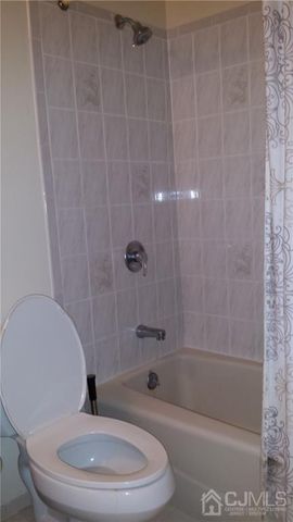 1 Tripplet Road, Franklin, NJ 08873