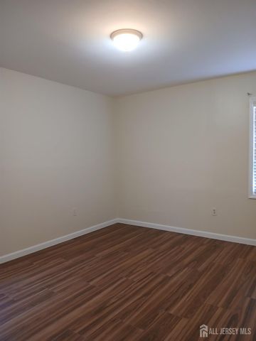 1 Tripplet Road, Franklin, NJ 08873