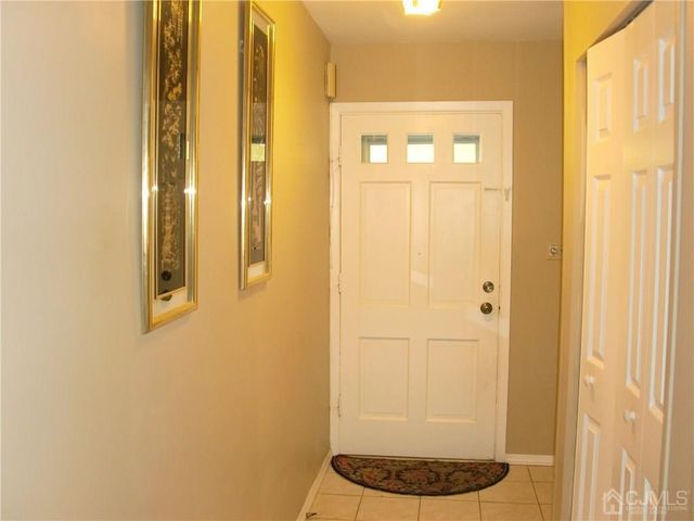 1 Tripplet Road, Franklin, NJ 08873