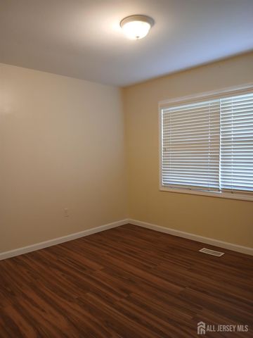 1 Tripplet Road, Franklin, NJ 08873