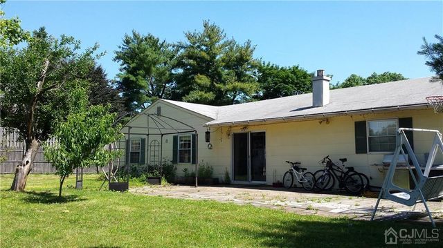 1 Tripplet Road, Franklin, NJ 08873