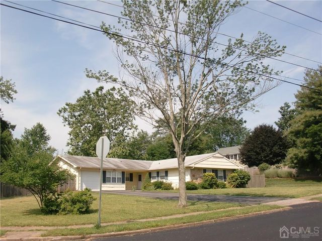 1 Tripplet Road, Franklin, NJ 08873