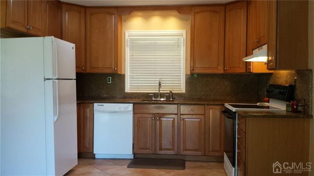1 Tripplet Road, Franklin, NJ 08873