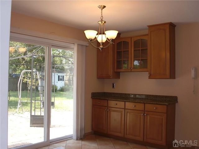 1 Tripplet Road, Franklin, NJ 08873