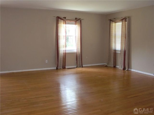 1 Tripplet Road, Franklin, NJ 08873