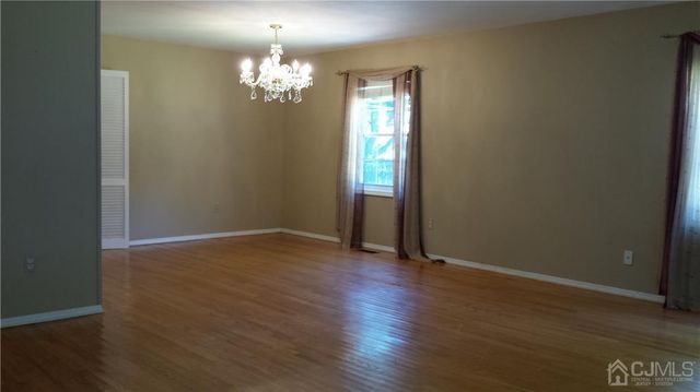 1 Tripplet Road, Franklin, NJ 08873