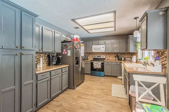 2110 Cold Springs Drive, Arlington, TX 76017