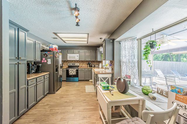 2110 Cold Springs Drive, Arlington, TX 76017
