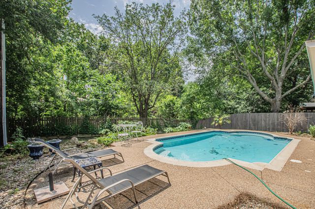 2110 Cold Springs Drive, Arlington, TX 76017