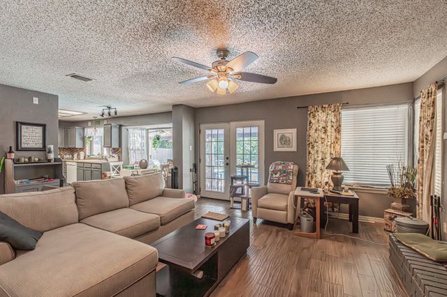 2110 Cold Springs Drive, Arlington, TX 76017