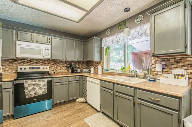 2110 Cold Springs Drive, Arlington, TX 76017