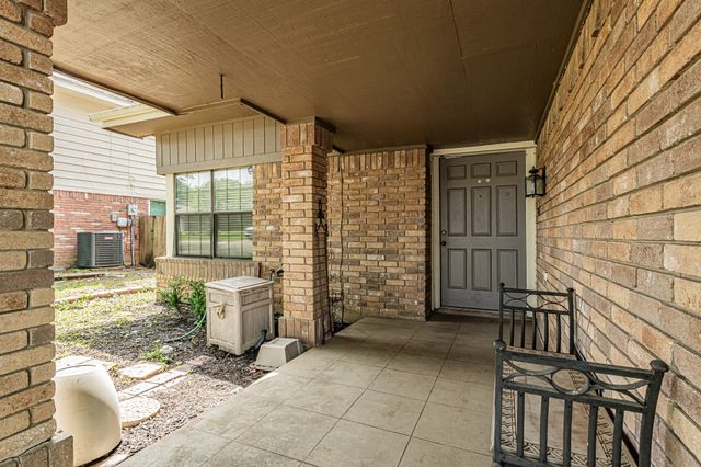 2110 Cold Springs Drive, Arlington, TX 76017
