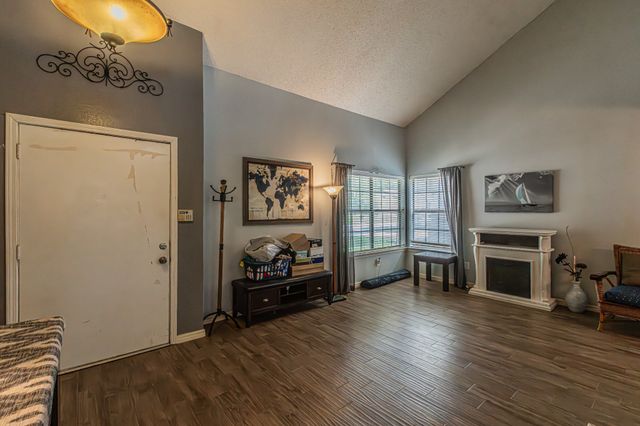 2110 Cold Springs Drive, Arlington, TX 76017