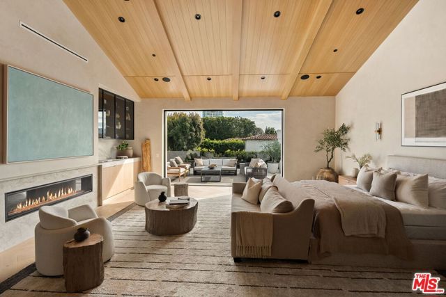 10386 Strathmore Drive, Los Angeles, CA 90024