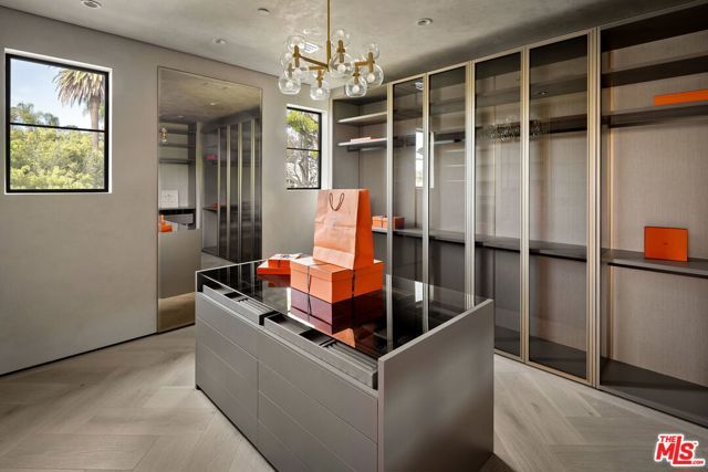 10386 Strathmore Drive, Los Angeles, CA 90024