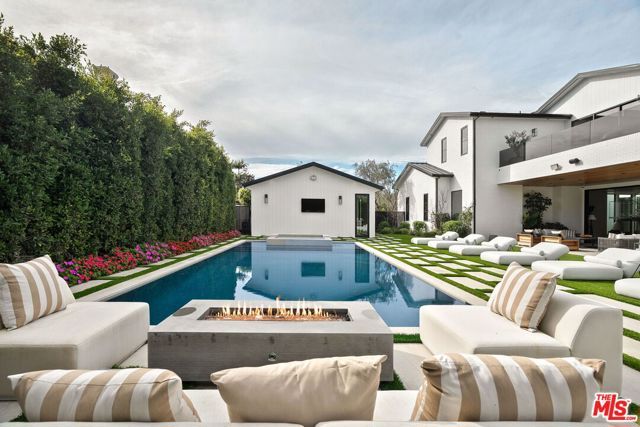 10386 Strathmore Drive, Los Angeles, CA 90024