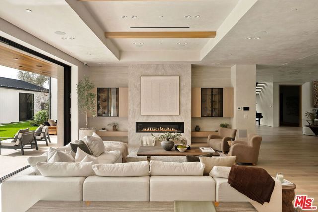 10386 Strathmore Drive, Los Angeles, CA 90024