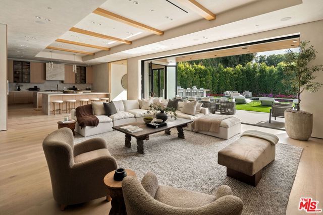 10386 Strathmore Drive, Los Angeles, CA 90024