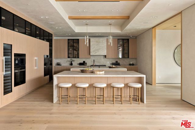 10386 Strathmore Drive, Los Angeles, CA 90024