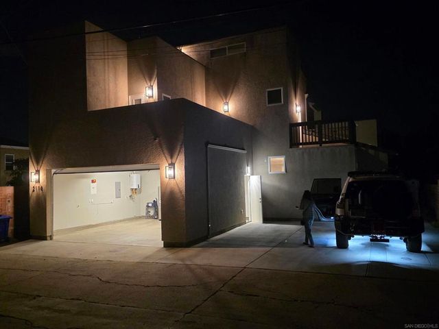 2114 Felspar, San Diego, CA 92109